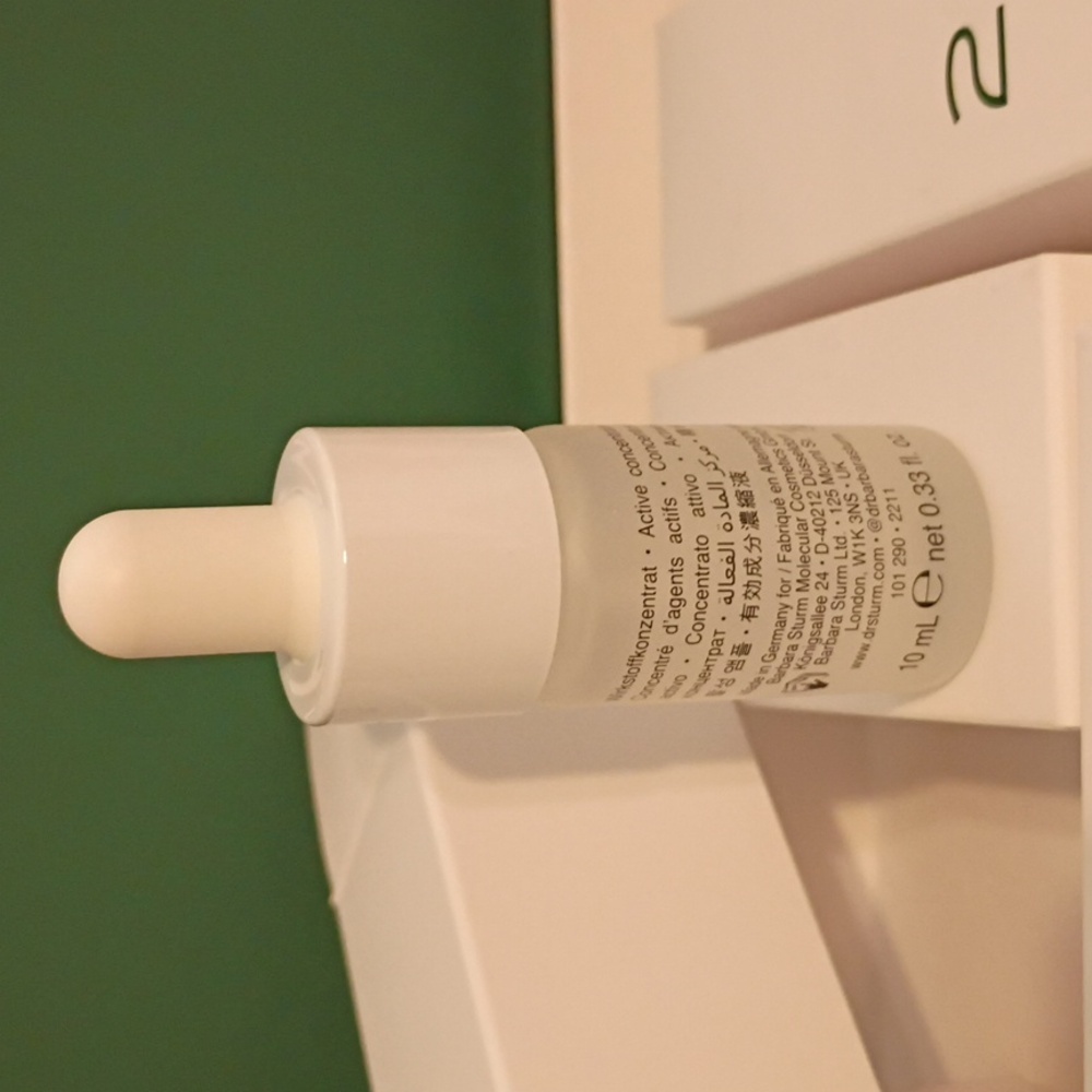 Dr. Barbara Sturm Darker Skin Tones Hyaluronic Serum 10ml - Picture 4 of 16